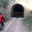 Túnel cerrado (2009) nos llevaba a Valdealgorfa. Hay una variante por arriba con varios repechos / Bike route Vía Verde de la Val de Zafán 