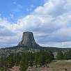 Vista de la Devils Tower desde la carretera / Hiking route Devils Tower 