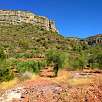 El camino se pierde en el campo pero seguimos hacia arriba / Hiking route Graus de la Vilella Alta 