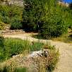 En esta zona de pista de cemento nos desviamos a la derecha por la senda poco marcada / Hiking route Graus de la Vilella Alta 