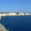 Acantilados de Bonifacio y al final la isla de St. Antoine nuestro objetivo / Hiking route Cap Pertusato 