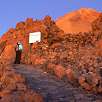 Llegamos a la entrada del camino del Telesforo Bravo - sin permiso y más tarde de las 9:00 AM no podemos continuar - / Hiking route Cima del Teide 