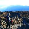 Seguimos el único sendero posible - de bajada vamos reconociendo el camino que hemos subido de madrugada - / Hiking route Cima del Teide 