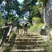 Escaleras de subida al mirador superior del Roc de la Lluna / Hiking route Vuelta al Catllaràs y chalet de Gaudí 