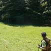Llegamos al prado del Joc de la Pilota - a la derecha bajo el Hayedo veremos las fitas de piedras blancas - / Hiking route Vuelta al Catllaràs y chalet de Gaudí 