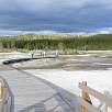 Pasarelas de madera que hacen accesible el camino / Hiking route Yellowstone | Old Faithful 