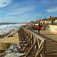 Puentes de madera sobre la playa 