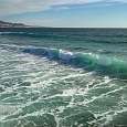 Día de olas junto al Pont del Petroli 