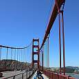 El paso por el Golden Gate es estrecho pero suficiente y lo mejor: separado del tráfico 