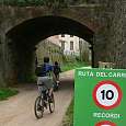 La vía verde Girona-Olot tiene abundante señalización no nos perderemos 