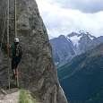 Escalera metálica y primeras vistas al glaciar colgante de la zona norte de la Barre des Écrins 