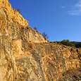 We arrive at the ledge where a rappel is installed - it is not accessible from the ferrata - 