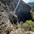 Vista atrás al final del puente tibetano a todo el recorrido de la vía ferrata 