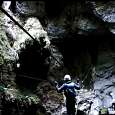 Cruzando el puente tibetano -tiene mucho movimiento- 