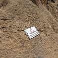 Cartel precaución de vías de escalada -no tirar piedras- 