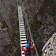 The suspension bridge is very well installed. It hardly sways 