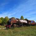Encontraremos la bonita locomotora de vapor Mikado junto al apeadero y vías de tren que formaba parte del Ferrocarril Santander-Mediterráneo 
