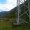 Señal amarilla en la torre de electricidad -buscamos el tramo equipado a la izquierda- 