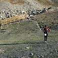 We’ll see this little path on the left -between the 13 and 14 poles of the chairlift (marked with milestones)- 