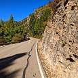 Aproximación por la carretera estrecha y sin arcén 