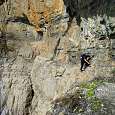 Rodeamos el embudo saliendo de la cueva 