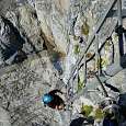Nueva escalera vertical expuesta pero con pocas vistas al subir por el flanco sur 