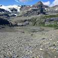 Bajamos hacia el valle con el glaciar de Wildstrubel al fondo 