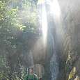 Al pie del salto el camino gira 180º 