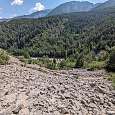 Descendemos las <em>Marrades de Canals</em> un estético camino de herradura empedrado con altos muros protectores hasta el torrente -nos lleva al desvío que hemos visto a la ida- 