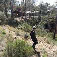 Sendero de bajada al desfiladero del arroyo de la Hoz 