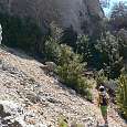 Cruzamos el pedregal para llegar a la primera grapa 