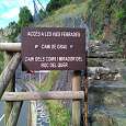 Close-up of the sign at the entrance (© Xavier Fabregat) 