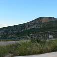 Vista del Roc del Figueral en el desvío de la CV-155 hacia el Mas de Paula 