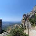 Cornisa vertical y desvío de caminos sobre el Racó dels Boixets 