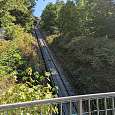 Vista de la rapa de más del 50% de desnivel que supera el funicular en el tramo final 