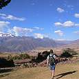 Descendemos hacia Maras con los Andes al fondo 
