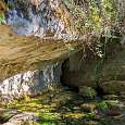 Grieta por la que nace el río Cuervo 