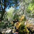 Cascada lateral donde si corre agua 