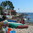 Junto a las casetas de pescador de cala s
