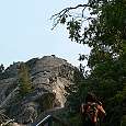 Primeras escaleras que suben a la mole granítica de Moro Rock 