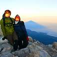 El frío es intenso pero por suerte el sol ya calienta! La sombra es del Teide no del gorrito :) 