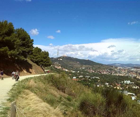 La carretera de les Aigües desde Torre Baró a Sant Pere Màrtir