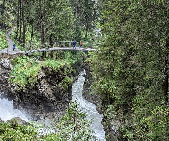 Sendero familiar por el río Flem | Suiza