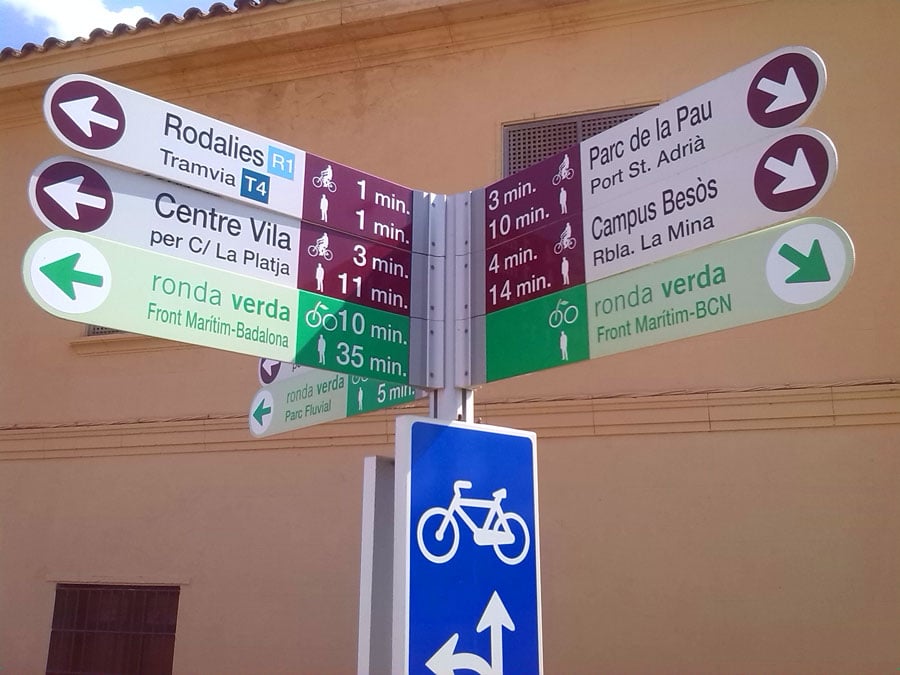 Señalización de la Ronda Verda cerca del Parc Fluvial del Besòs / Ruta en Bici Ronda Verda de Barcelona. Vuelta completa 