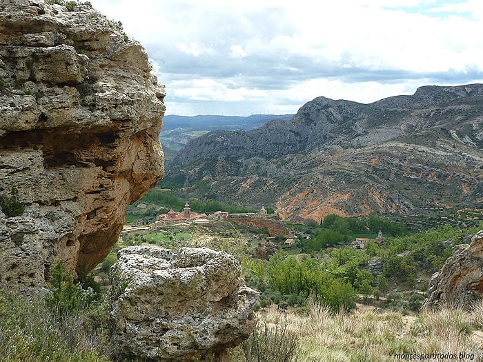 Cuevas de Cañart desde la Cascada (© Montañismo para todos) / Cuevas de Cañart 