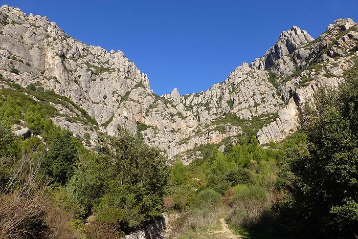 Vista de Montserrat desde la ermita de la Salut / Torrent Fondo 