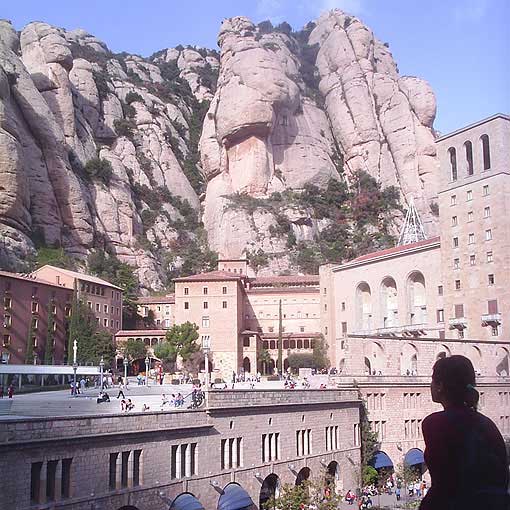 El Monasterio de Montserrat / Ruta a pie Sant Jeroni por el Camí nou 