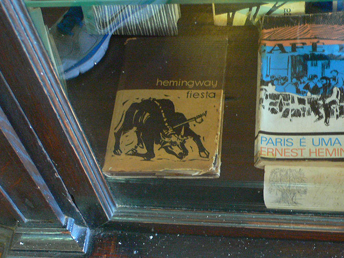 Ejemplar del libro Fiesta en la casa de Hemingway 