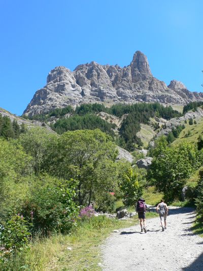 Inicio del camino de aproximación con vistas directas a nuestro objetivo 
