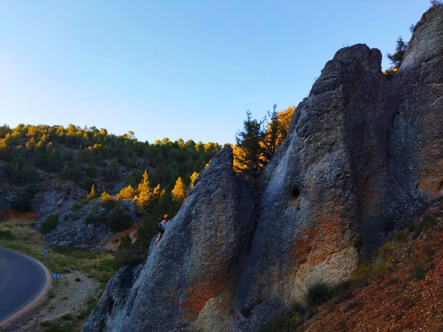 Bajada de la vía ferrata con las características agujas (©Isidro Ferreras Martínez ) 